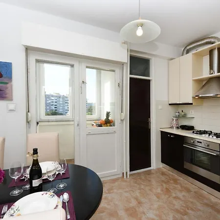 Urban Holiday Apartment Daire *