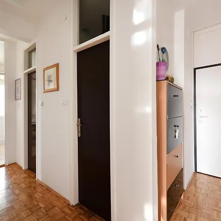 Urban Holiday Apartment Daire
