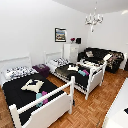 Urban Holiday Apartment Daire