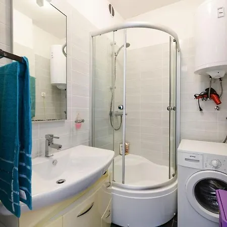 Urban Holiday Apartment *