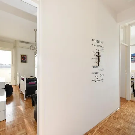 Daire Urban Holiday Apartment *